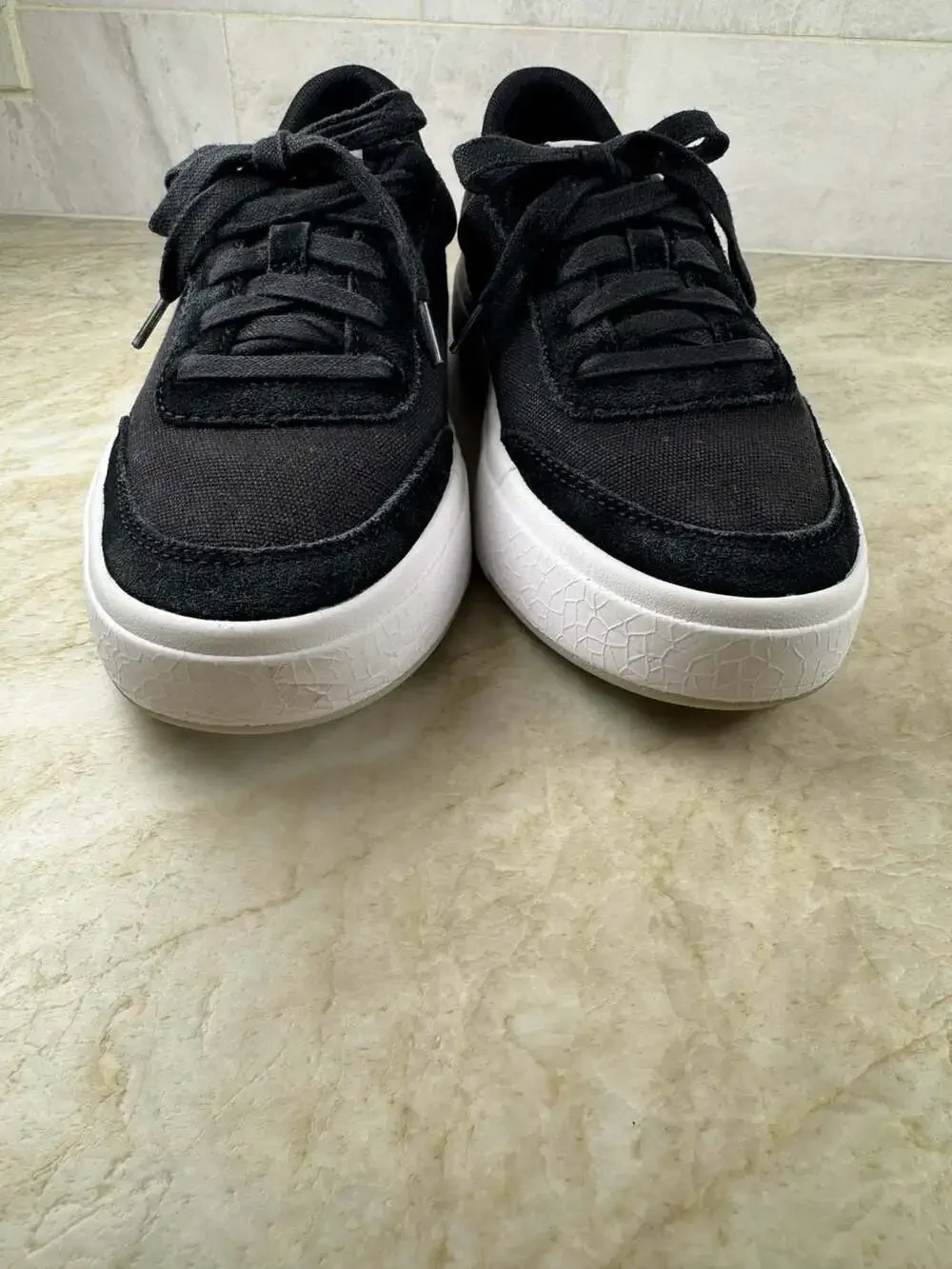 Kizik Prague Hands-Free Canvas Sneakers Black Men’s 6.5 Women’s 8